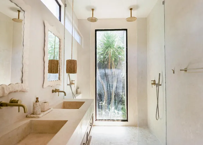 アパート Bella - Stylish 3-bedroom Oasis With Mediterranean Charm *